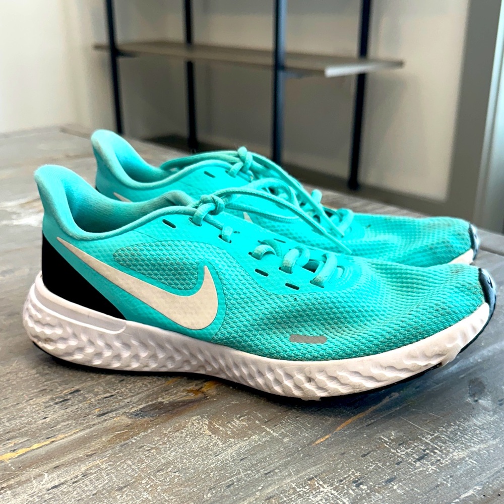 Nike Turquoise Running Shoes